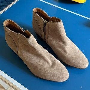 Clarks tan suede ankle boots!